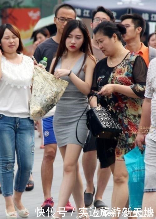 嫌弃|宝妈特意买“新衣”去开家长会，却被班主任嫌弃回去换一件再来