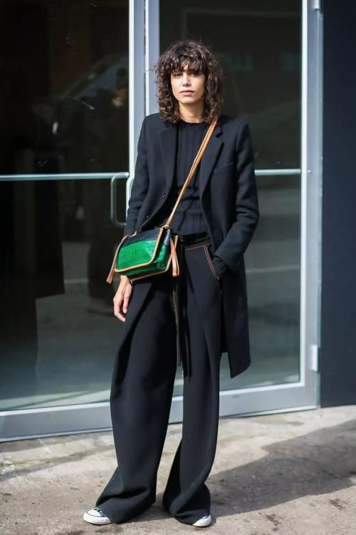 今年冬天，黑色大衣又火了！