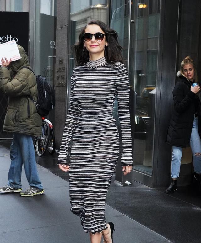 黄黑皮女生穿衣“颜色”很重要，学会这些搭配技巧，显白显气质