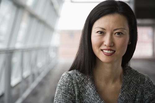 中年人如何遠離骨質疏松？日常多吃這2種食物，或能如愿