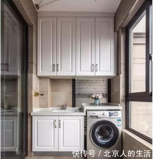 阳台上|洗衣机放厨房、阳台、卫生间哪个地方好,看完才知道放这里好