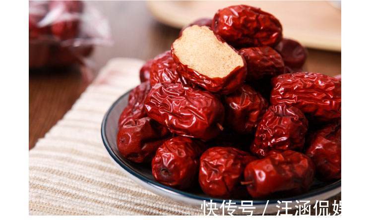 湿毒|葡萄干加“它”泡水,每天喝一杯,祛湿排毒,小肚腩悄悄“溜走”