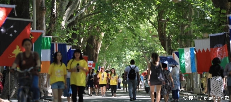 中国唯一一所大学，号称“小联合国”，开学的时候各国美女如云