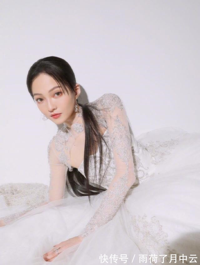 國慶晚會|張韶涵2021央視國慶晚會禮服