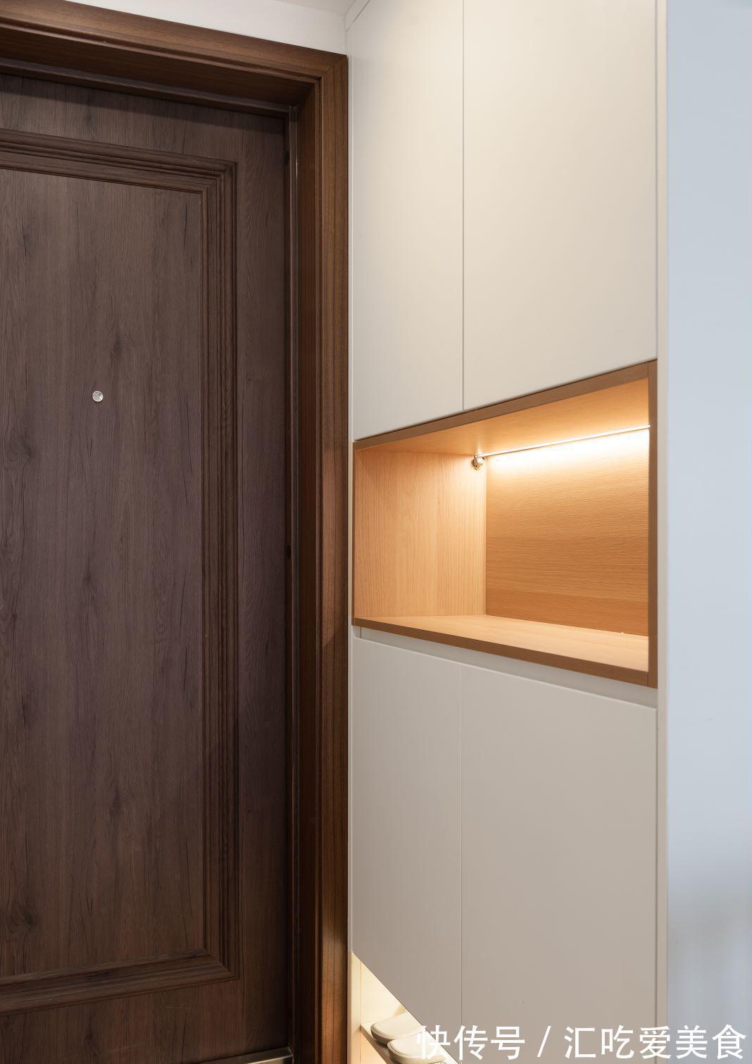 家居|客厅不要茶几和电视,77㎡越住越大,室内干净清爽,把人深深迷住