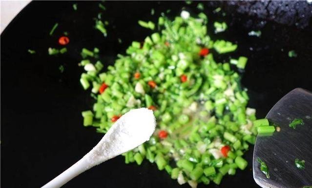 手菜|这快手菜,清新爽口,上桌秒光,常吃补脑记忆好,多给肠胃洗洗澡