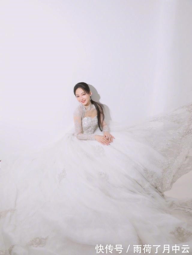 國慶晚會|張韶涵2021央視國慶晚會禮服