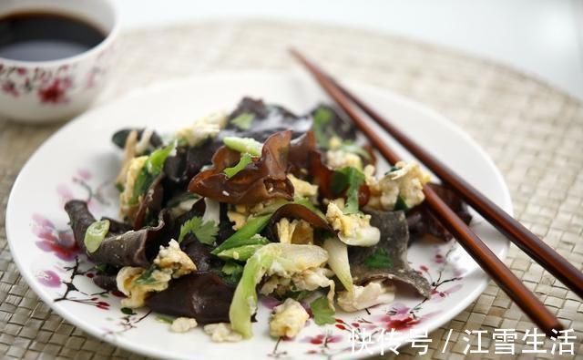 通血管|吃木耳能通血管北大教授大错特错,真正能通血管的是这1件事