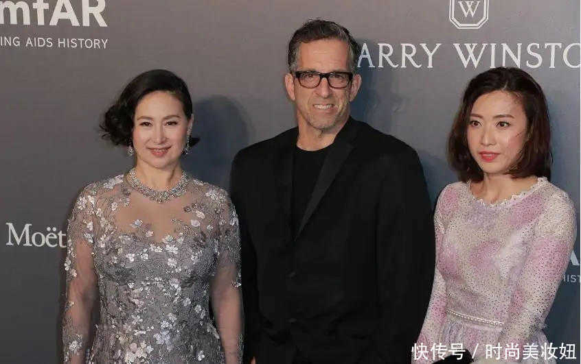 连衣裙|甘比这回厉害了,和名媛何超琼同框亮相,气场、气质不相上下