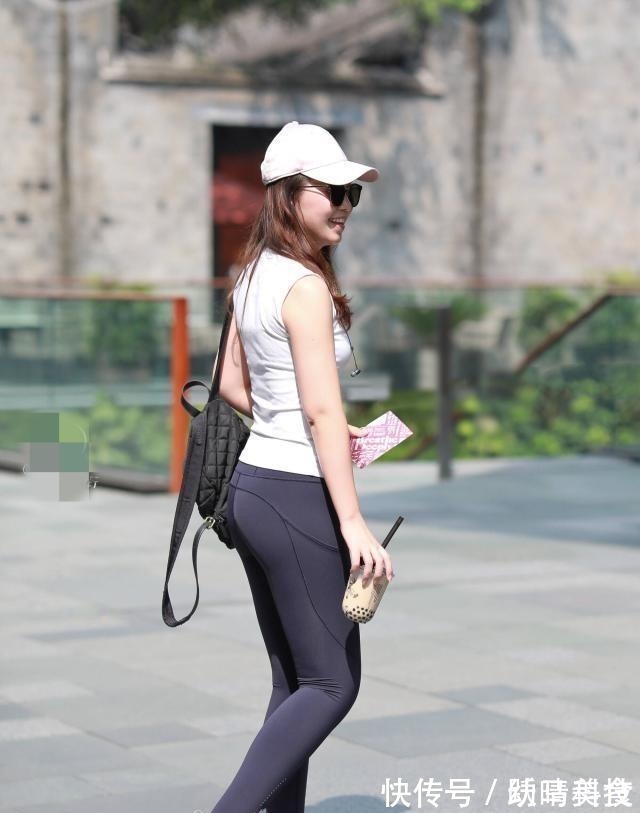 舒适感 打底裤小姐姐穿出时尚美感,展现出时尚美观的魅力