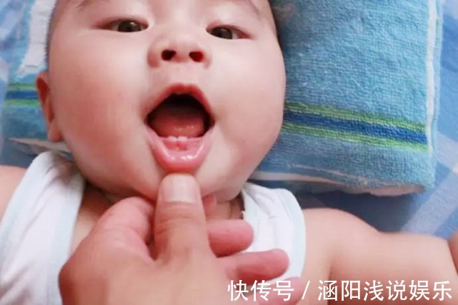 磨牙|宝宝几个月长牙算正常?出牙信号、应对建议,家长记牢让娃少遭罪