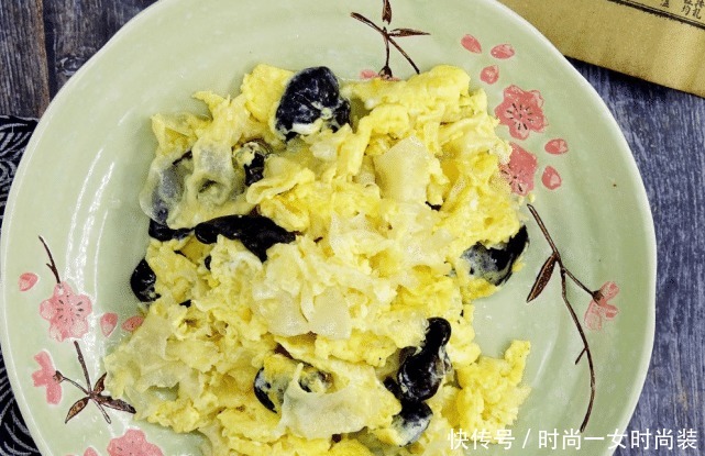 木耳|穷人的“阿胶”就是它,隔三差五吃,气血双补,肌肤红润细腻