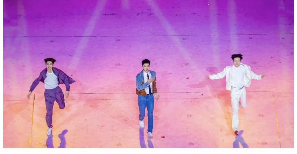 舞臺表演|王俊凱王一博王源舞臺表演照曝光，王一博果然自成一派，太好笑！