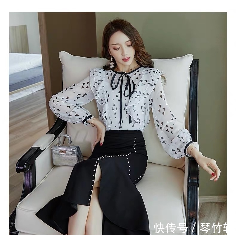 套装裙:清新温柔雪纺衫搭配不规则鱼尾裙,凸显女性曼妙身材