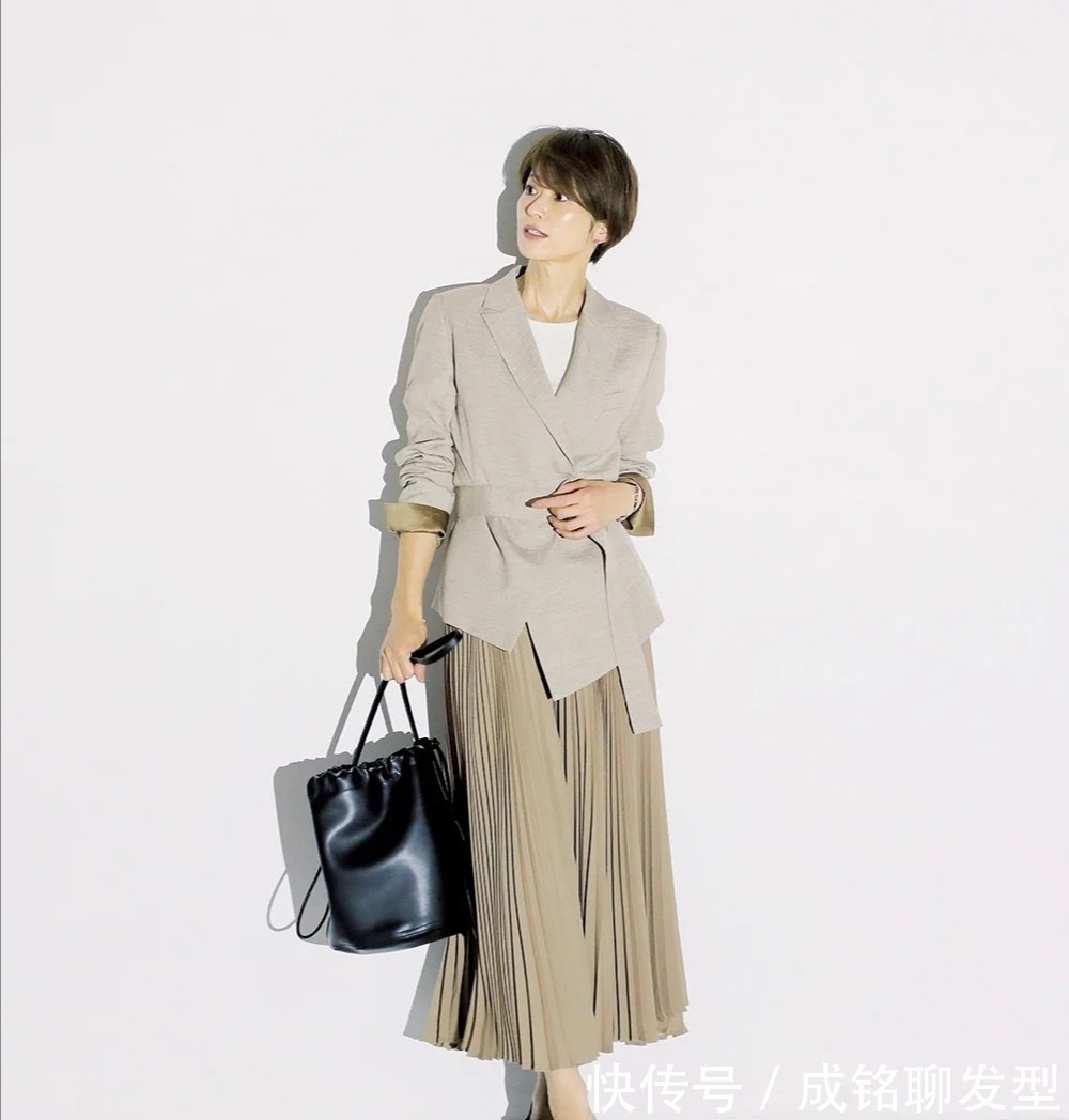 穿搭|女人到了中年别乱穿衣,记住这三种搭配口诀,轻松穿出时髦高级范