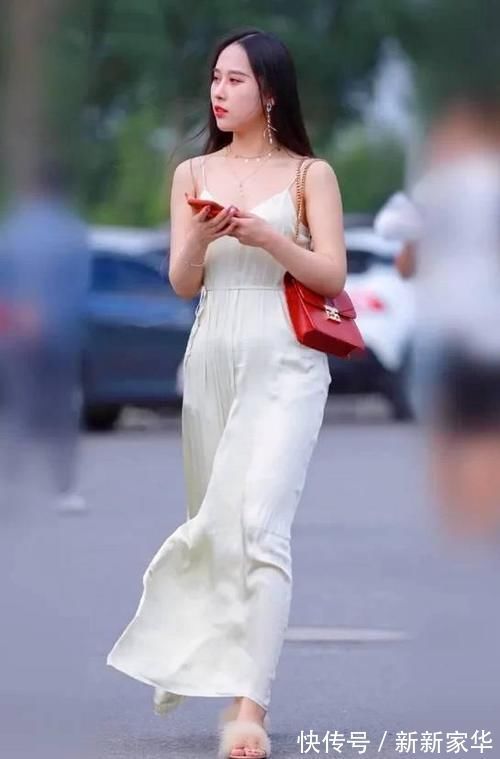连衣裙 美女穿搭:清凉穿搭个性十足,舒适又时髦的装扮,还真少不了连衣裙