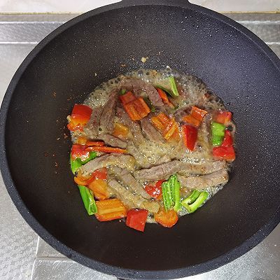 红红火火青红椒小炒牛肉