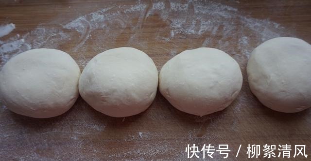 步骤|千层葱香肉饼，馅料丰厚，酥软可口，看到之后，眼泪从嘴角流出来！