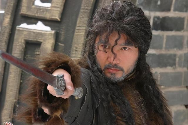 閻基!《雪山飛狐》中,胡一刀和苗人鳳,到底誰的武功更高