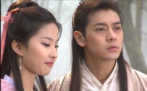 乔峰|天龙八部中，他是段誉第二任皇后，比王语嫣漂亮，曾被乔峰训斥