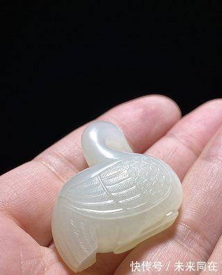 阴线!清乾隆和田玉籽料 白玉 庭院仕女 子冈牌 诗文牌