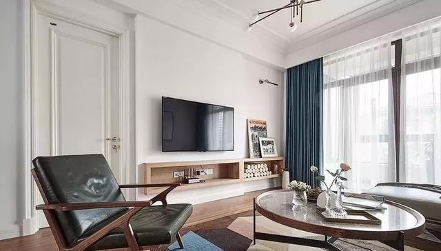 客厅|136平三室新房,全屋大白墙,内嵌式木质电视柜,层次感爆棚