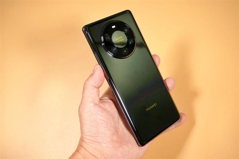 间维度|全球首款自由曲面镜头手机告别畸变！华为Mate40 Pro+超大杯评测