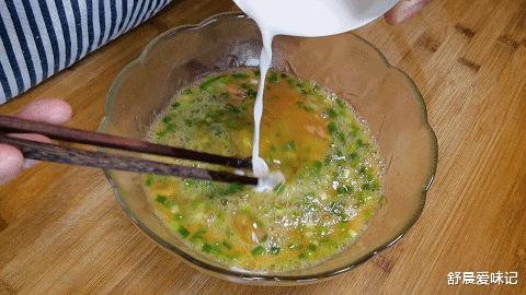 早餐|鸡蛋别只煮着吃,做营养好看的鸡蛋卷,一卷一切,从此早餐不用愁