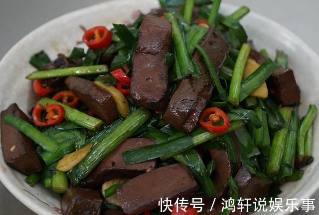 解馋|教你营养美味的辣椒炒鸭血，解馋过瘾超下饭，挑食的孩子都吃撑了