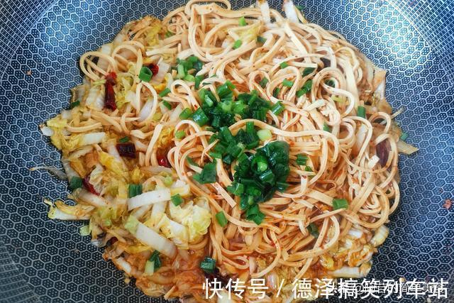 下饭|豆腐丝配娃娃菜，吃起来有嚼劲，味道也不错，很下饭