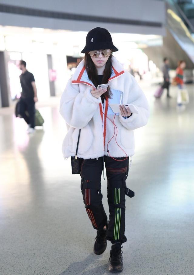  冬日|今年冬天流行“机能裤”，藏肉又显瘦，打造又美又酷的冬日look