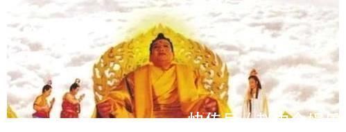 孙悟空#西游记“如来佛祖”的扮演者,去泰国买佛像,一看上面全是自己