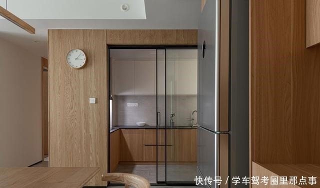 灰色|这对夫妻有远见,装修坚持一切从简,留白配原木,室内清新又自然!