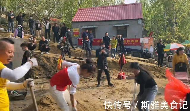 光明顶|拉面哥传奇（32）光明顶改造工程进度很快，人多力量大