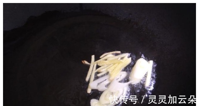 生姜汁|煎鱼时，容易粘锅掉皮，教你详细做法，鱼皮不掉还入味！
