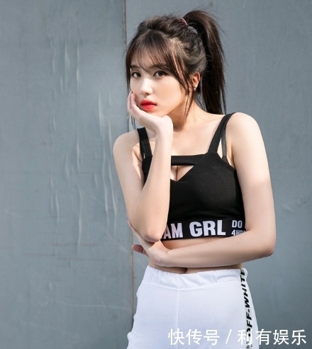 身材|紧身打底裤:穿出优美气质,女人味十足,展现出性感身材!