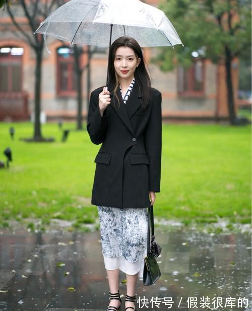 杭州|夏末初秋怎么穿?我从“杭州素人街拍”中,找到了4个搭配灵感