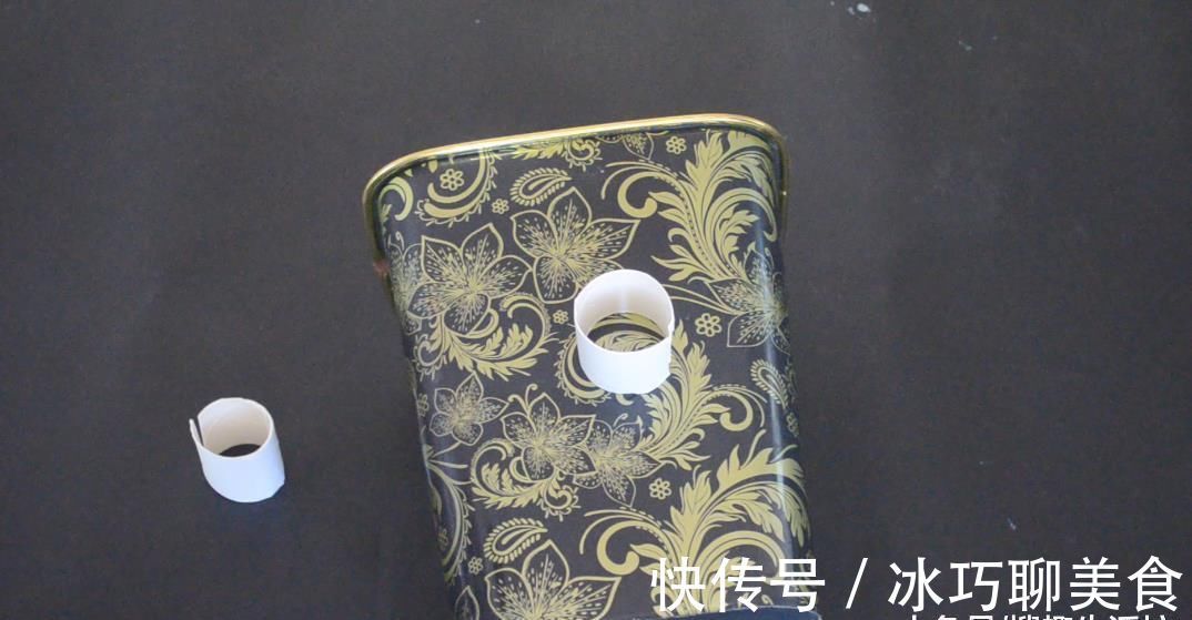 把卷纸筒粘在垃圾桶是上, 这个作用太神奇了, 解决了很多家庭的烦恼