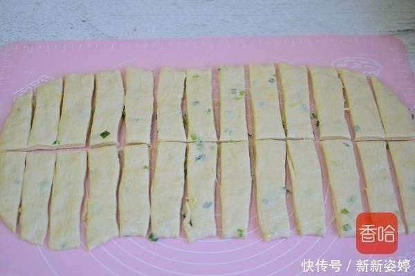 一个鸡蛋,一碗面粉,家庭版油条轻松做,看着就有食欲