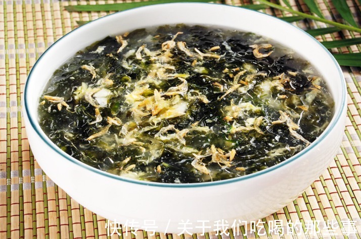 做紫菜鸡蛋汤,第一步不是煮紫菜,难怪不好喝!大厨教你正确做法