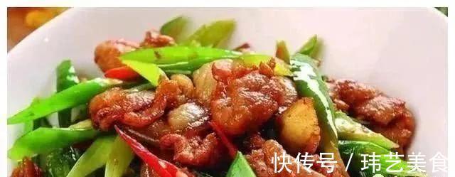 小炒肉|美食推荐：鸡公煲、黄豆芽拌粉、泡椒小煎鸡、农家小炒肉的做法