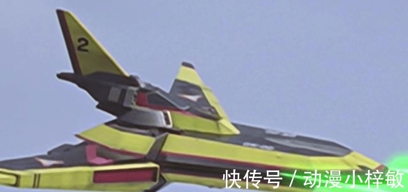 飞燕二号|迪迦奥特曼:为什么胜利队更喜欢用飞燕一号,而不是飞燕二号呢?