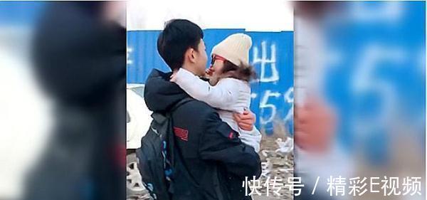 二胎|自从生了二胎之后,相差10岁的哥哥回家都是这样,网友:羡慕!