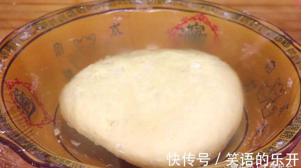 老人|山药最好吃做法,打2鸡蛋,做出柔软又香甜,家里老人孩子都爱吃