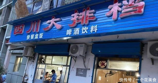 生意|做西安街边生意火爆锅碗瓢盆,荤菜17元,随便吃,门口排成一排