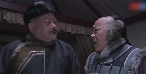 退位|乾隆帝退位前写了一个字,百官看后哄堂大笑,仅和珅一人没笑出来