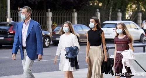 额头|西班牙两公主终于扎头发,饱满额头像王后,王后一袭小白裙真年轻