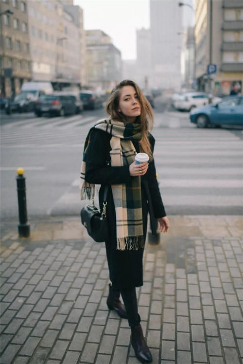 围巾你还只知道“土鳖”的围法？过年这样来系，太时髦有气质了吧