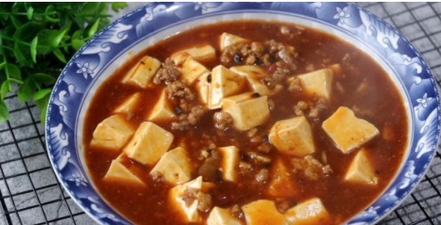 教你麻婆豆腐的家常做法,色泽红亮,豆腐嫩滑不碎,配米饭太香了
