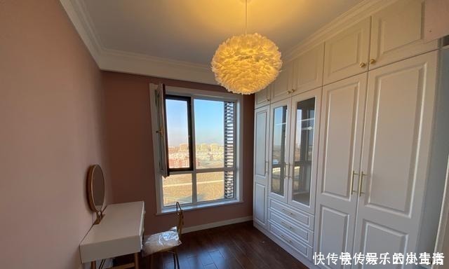 新房|新房通风半年准备入住，打扫干净漂亮极了，进门就被客厅迷住了